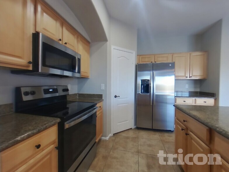 Building Photo - 21650 Dietz Dr