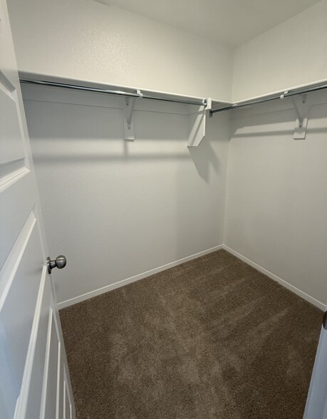 Building Photo - 6810 SW Dignity Ave