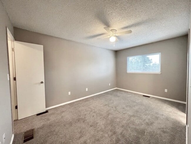 Building Photo - 3 Bedroom 1.5 Bath Home in Briargate with ...