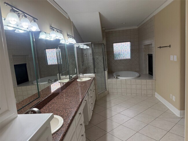 Building Photo - 332 Asbury St