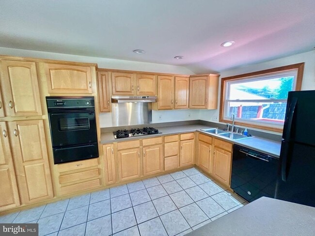 Building Photo - 986 Sherbrook Cir