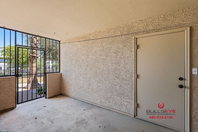 Building Photo - 8344 N 21st Dr