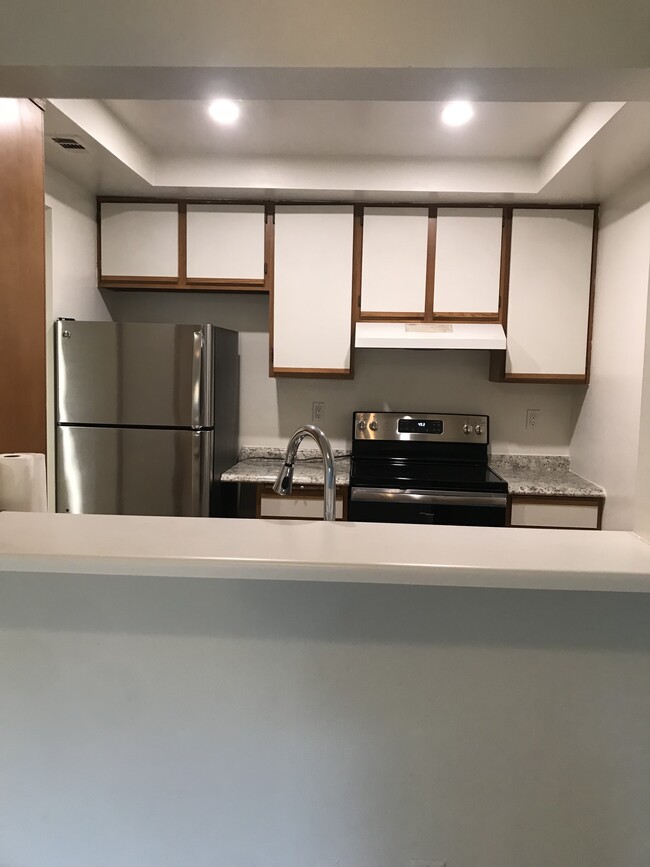 Building Photo - 501 Palisades Dr