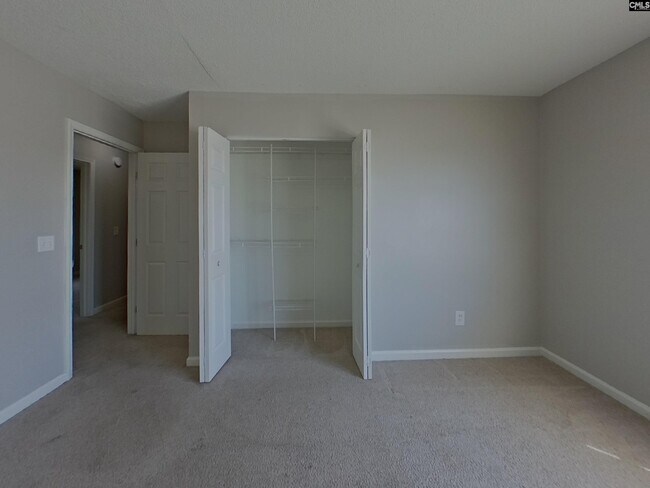 Building Photo - 5 High Glen Ct