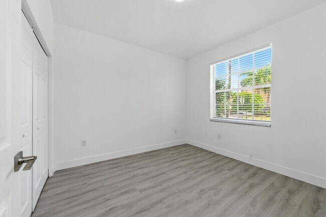 Building Photo - 18650 SW 28th Ct