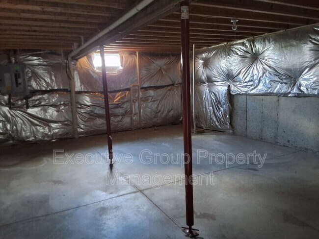 Building Photo - 204 Adena Loop