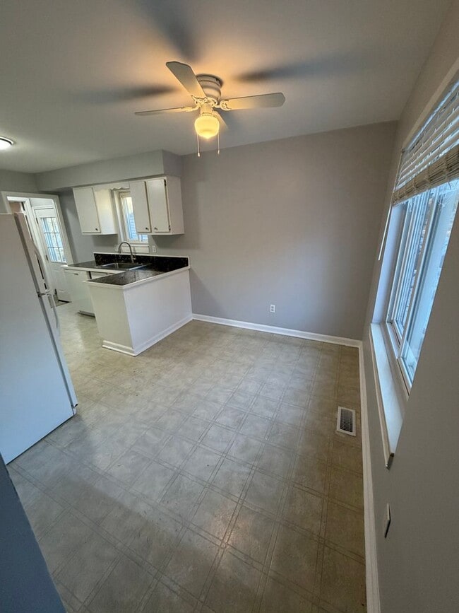 Building Photo - Charming Home in St. Clair Shores - PHOTOS COMING SOON