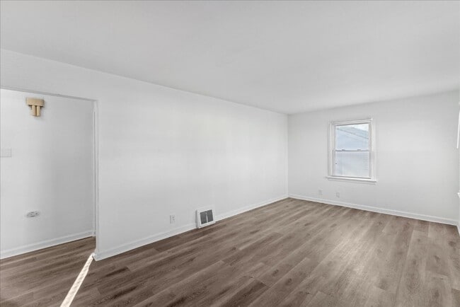 Building Photo - 1324 Odessa Dr