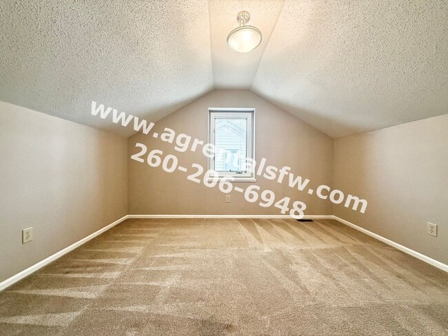 Building Photo - 2 Bedroom Property