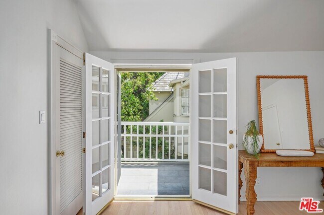 Building Photo - 9677 Charleville Blvd