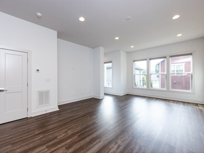 Building Photo - 1207 E 36th St