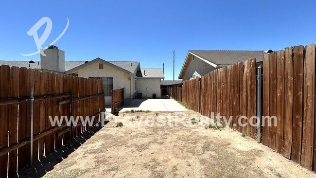 Building Photo - 13496 Vail Cir