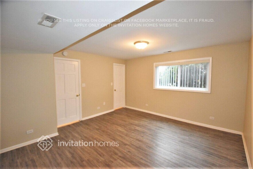 Building Photo - 337 E Fullerton Ave