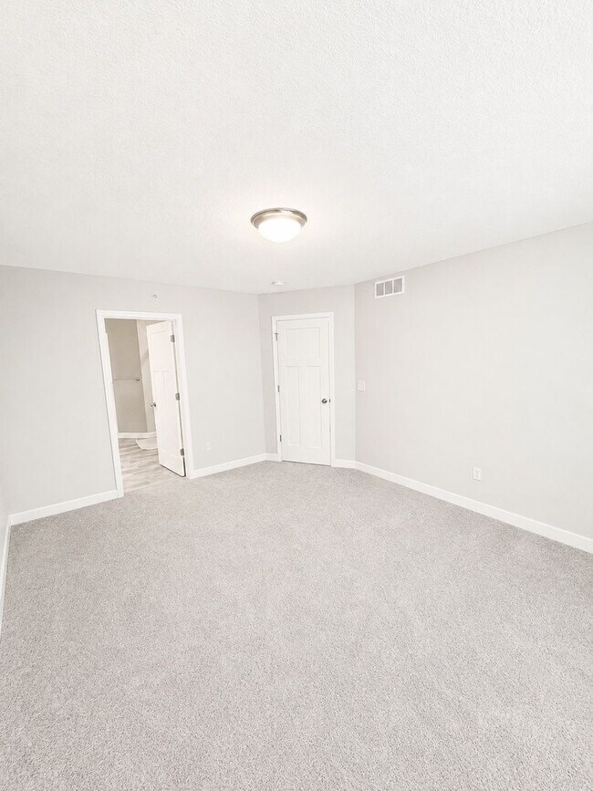 Building Photo - 9484 Bridle Way