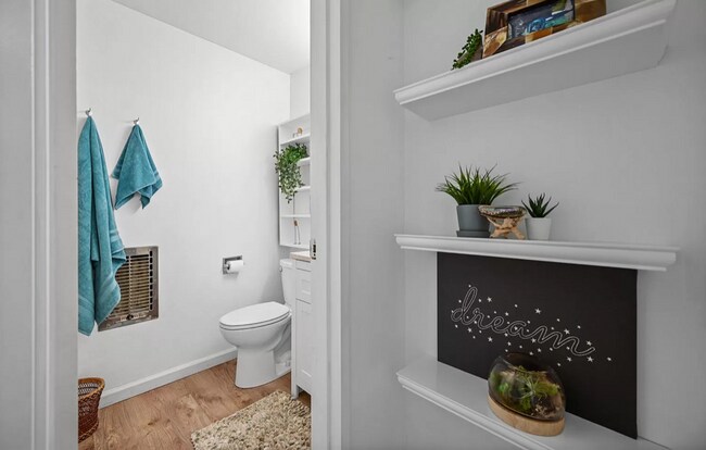 Building Photo - Adorable Remodeled Studio! Walk to Lake Merritt, Trader Joes, Whole Foods! Parking Included!