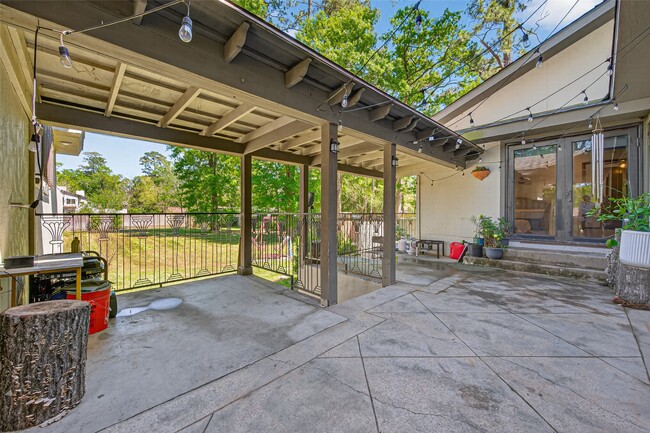 Building Photo - 16914 Creeksouth Rd