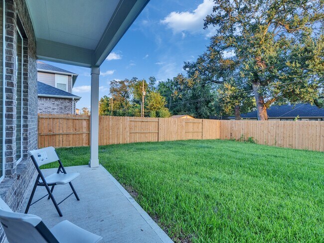 Building Photo - 405 Magnolia Ln