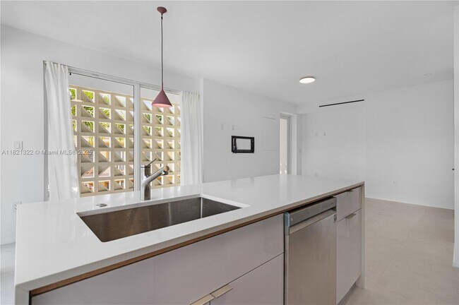 Building Photo - 4432 W Flagler St