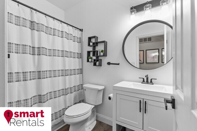 Building Photo - 944 Wellesley Pl Dr