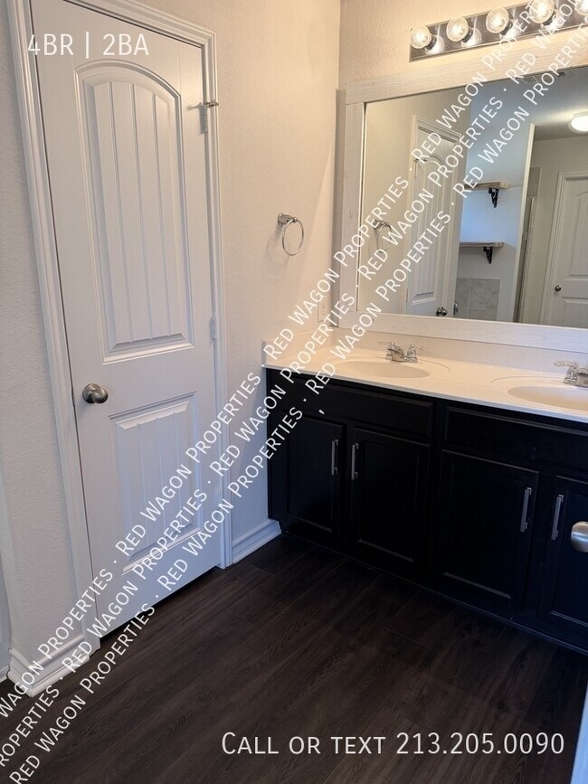 Building Photo - 12915 Whisper Xing