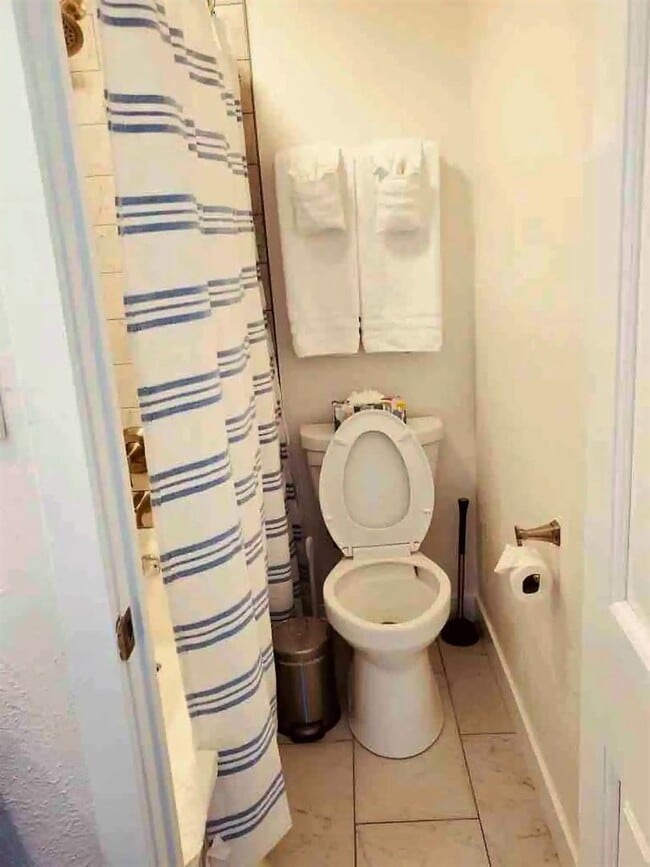 Building Photo - Long Term Rental- Summit Yacht Club 15K