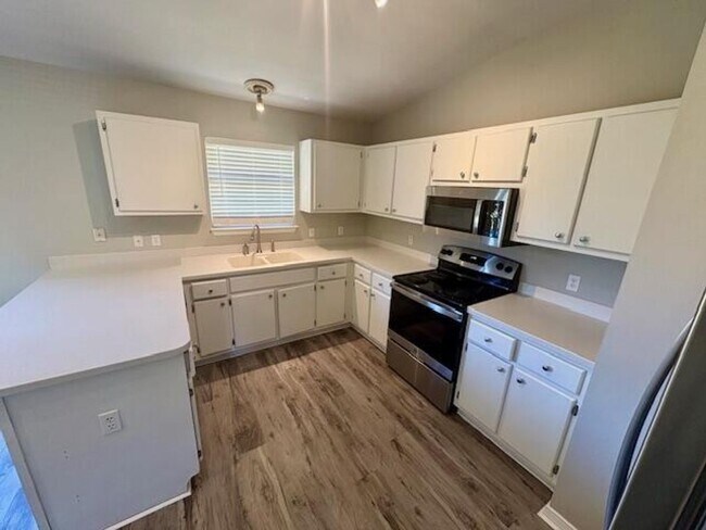 Building Photo - 2027 Las Vegas Trail