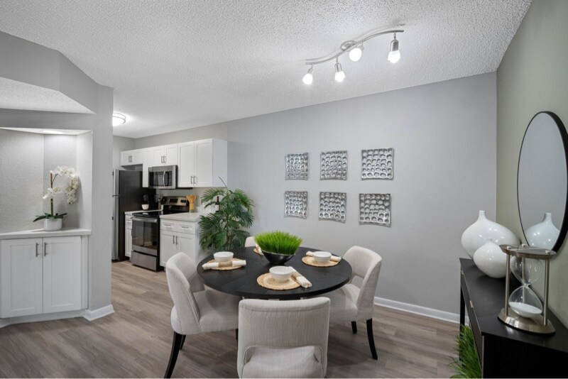 Primary Photo - 2133 Polo Gardens Dr