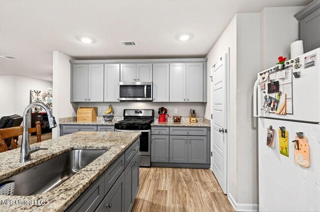 Building Photo - 1086 Enclave Cir