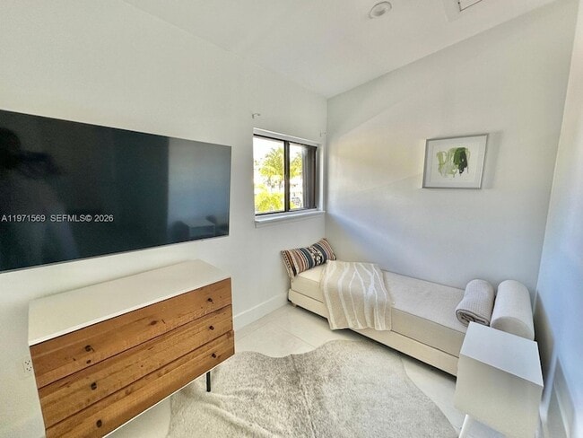 Building Photo - 3736 NE 166th St