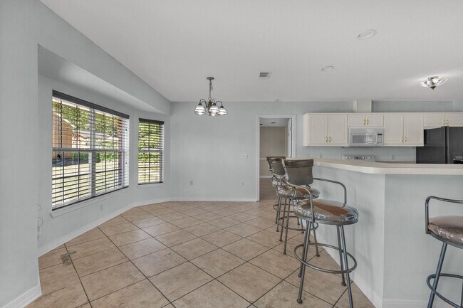 Building Photo - Spacious 3/2 w/Electricity Included Availa...