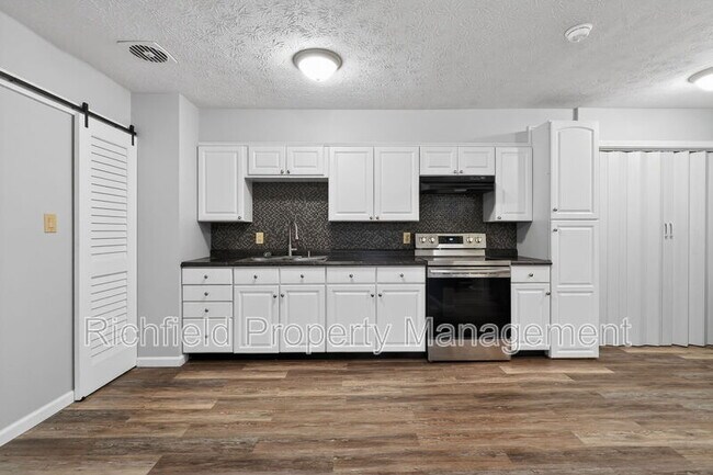 Building Photo - 1260 Lincoln Dr