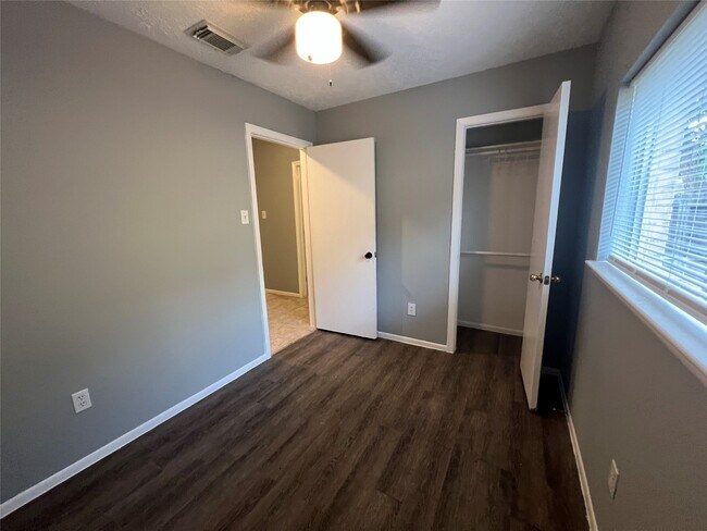 Building Photo - 1519 Buffalo Run Cir