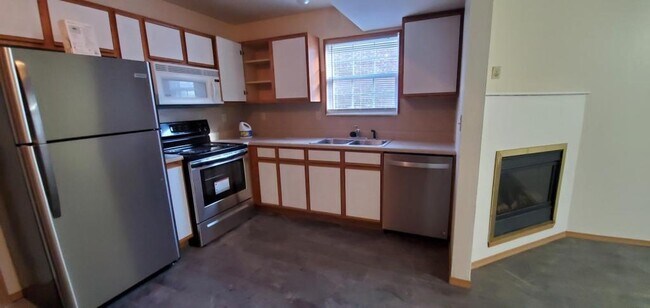 Building Photo - 1400 Frosty Dr