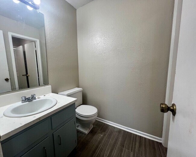 Building Photo - 2122 21st St