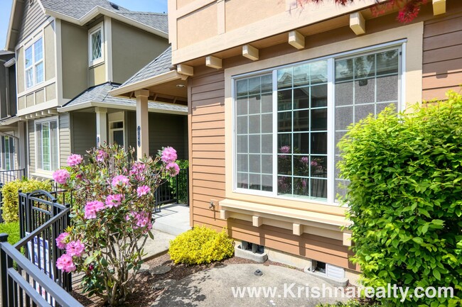 Building Photo - Lovely 3 BD* 2.5 Arbor Station Townhome Av...