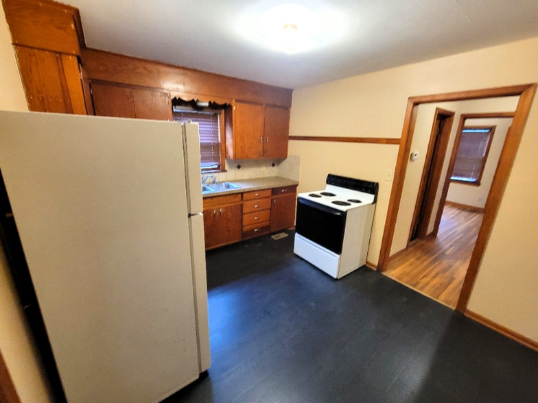 Building Photo - 1112 N Woodrow Ave