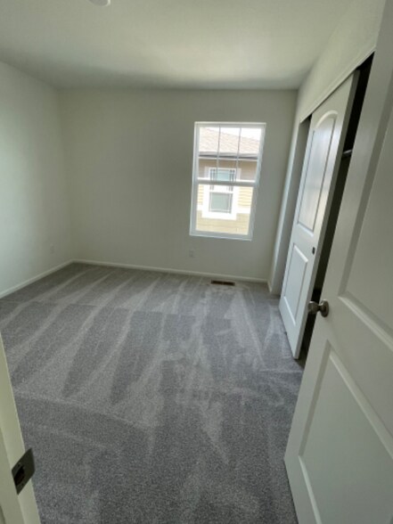 Building Photo - 17332 W 93rd Pl