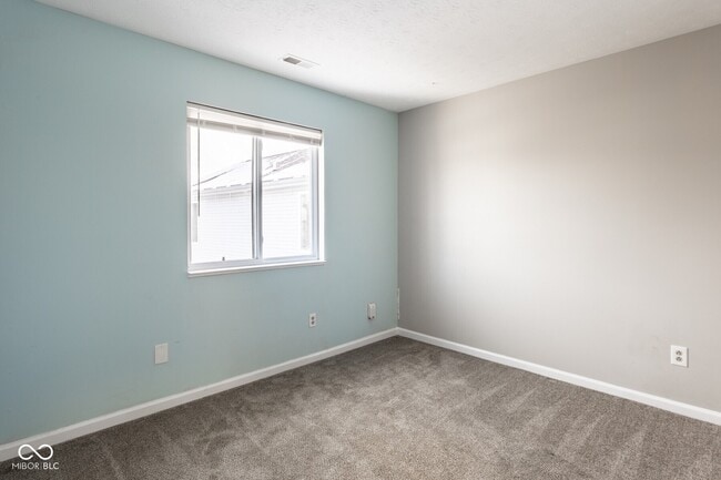 Building Photo - 700 Mountain Pine Dr