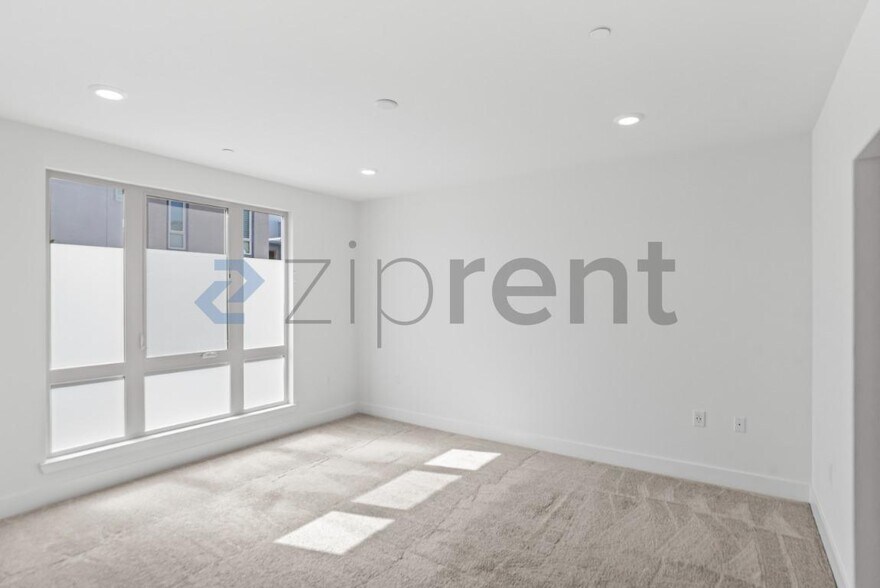 Building Photo - Unit 20