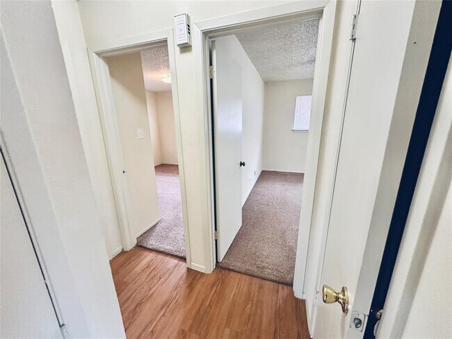 Building Photo - 12504 Tree Line Dr