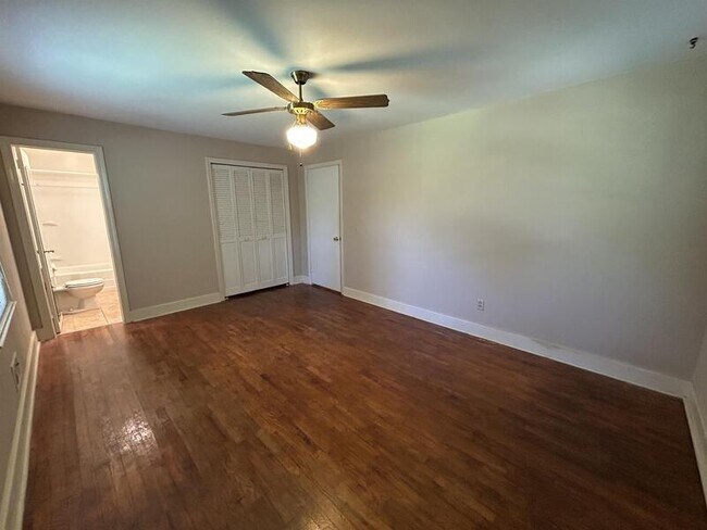 Building Photo - 317 Clarendon Dr
