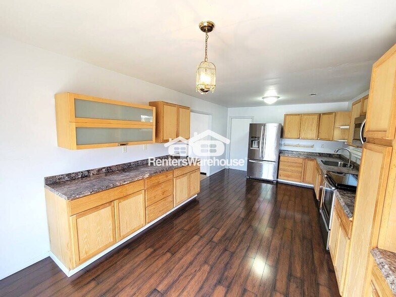 Building Photo - 1412 Bayberry Ct S