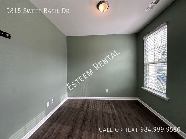 Building Photo - 9815 Sweet Basil Dr