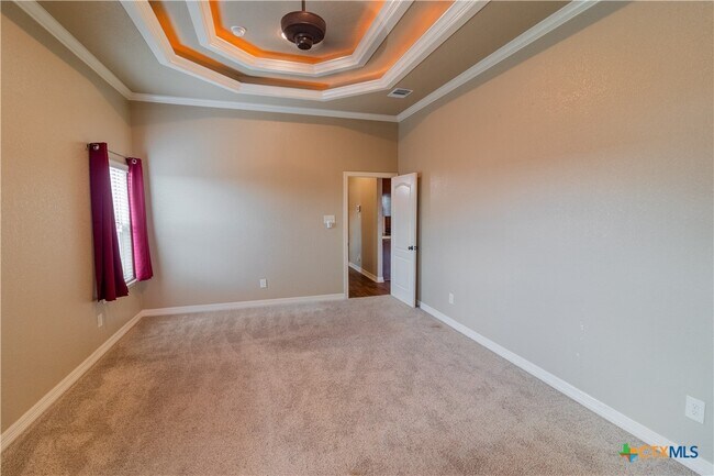 Building Photo - 2033 Catkins Ln