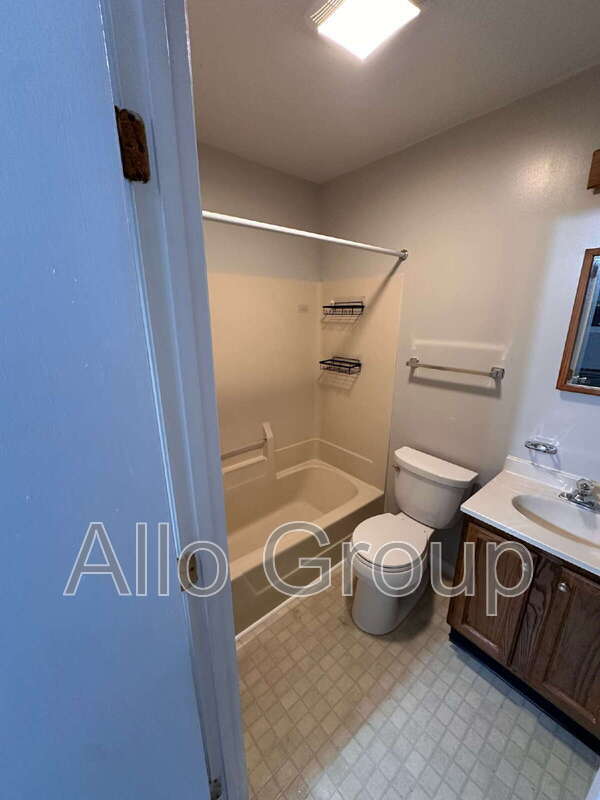 Building Photo - 655 Green St