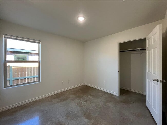 Building Photo - 2316 Alterman Dr