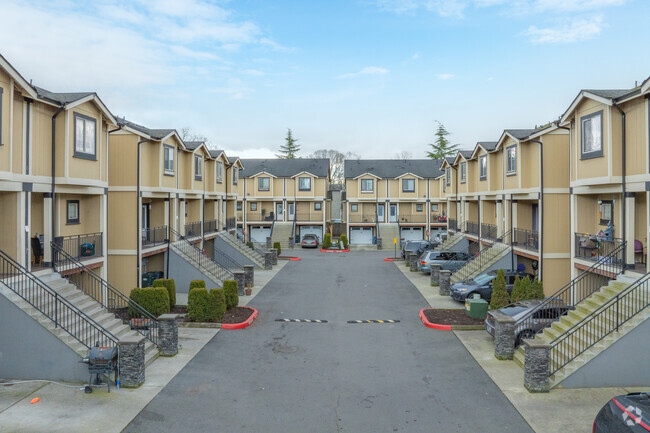 Building Photo - Gravelly Lake Brownstones
