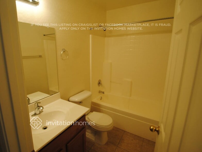 Building Photo - 12575 W Lisbon Ln