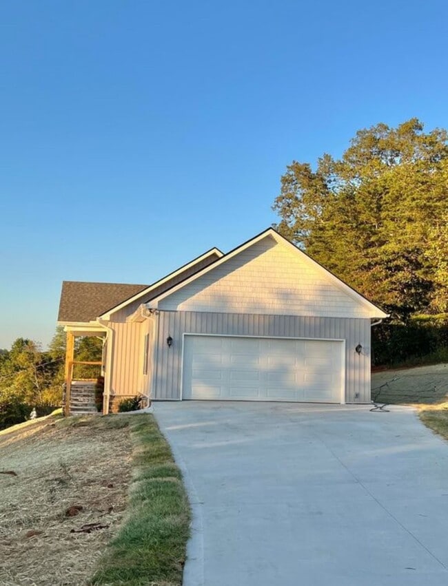 Building Photo - 955 Oakwood Estates Dr