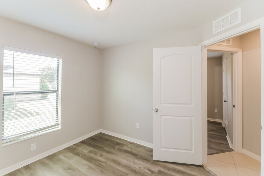 Building Photo - 6519 Redbay Dr